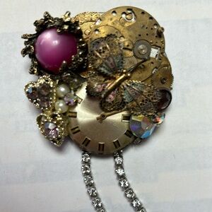 Antique Avant-garde brooch